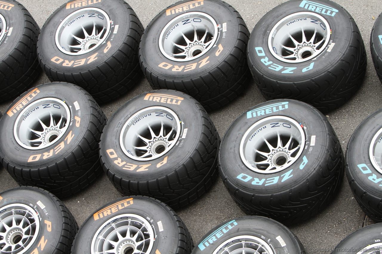 GP SINGAPORE, 22.09.2011- Pirelli Tyres e OZ Wheels 