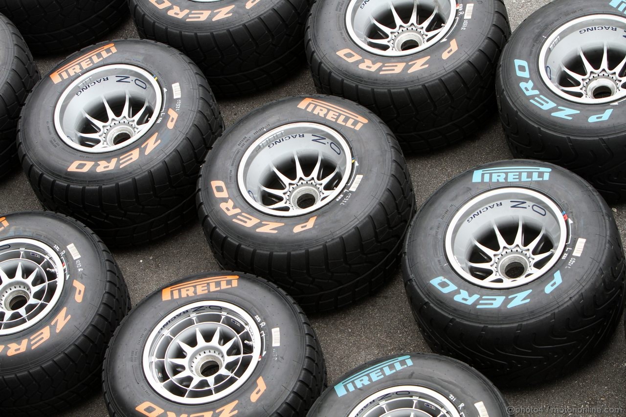 GP SINGAPORE, 22.09.2011- Pirelli Tyres e OZ Wheels 