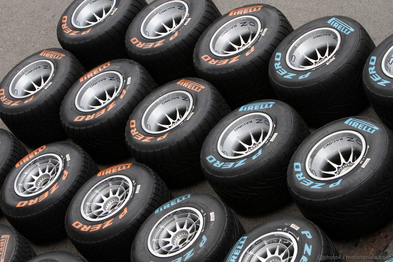 GP SINGAPORE, 22.09.2011- Pirelli Tyres e OZ Wheels 
