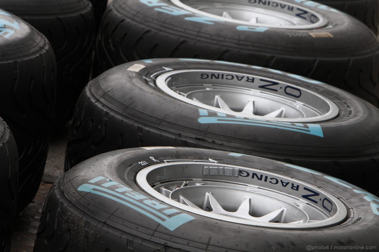 GP SINGAPORE, 22.09.2011- Pirelli Tyres e OZ Wheels 