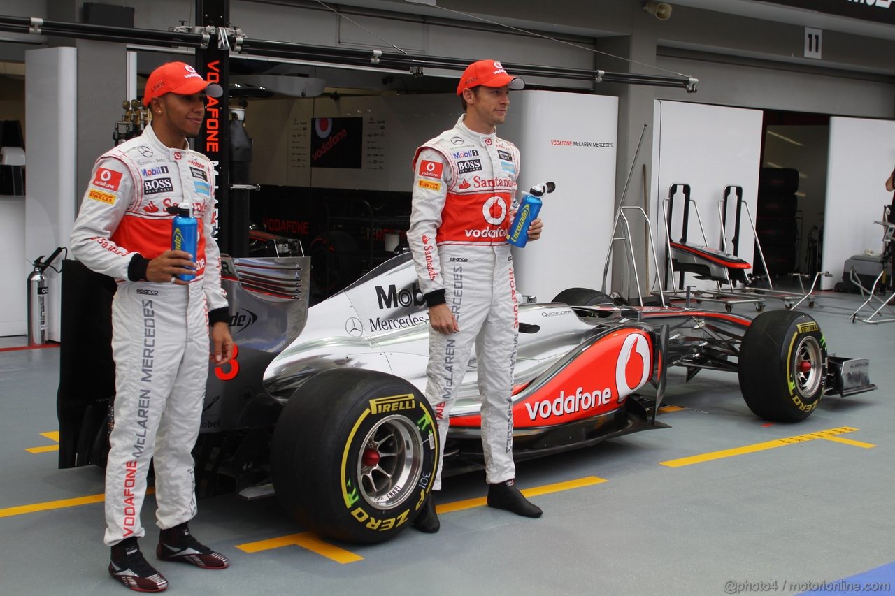 GP SINGAPORE, 22.09.2011- Lewis Hamilton (GBR), McLaren  Mercedes, MP4-26 e Jenson Button (GBR), McLaren  Mercedes, MP4-26 