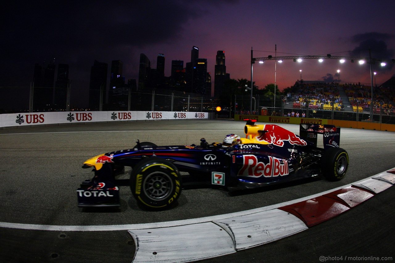 GP SINGAPORE, 23.09.2011- Prove Libere 1, Venerdi', Sebastian Vettel (GER), Red Bull Racing, RB7 