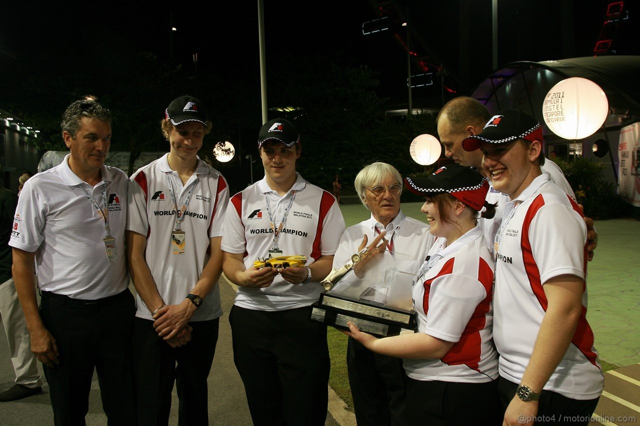 GP SINGAPORE, 23.09.2011- Prove Libere 1, Venerdi', Bernie Ecclestone (GBR), President e CEO of Formula One Management  