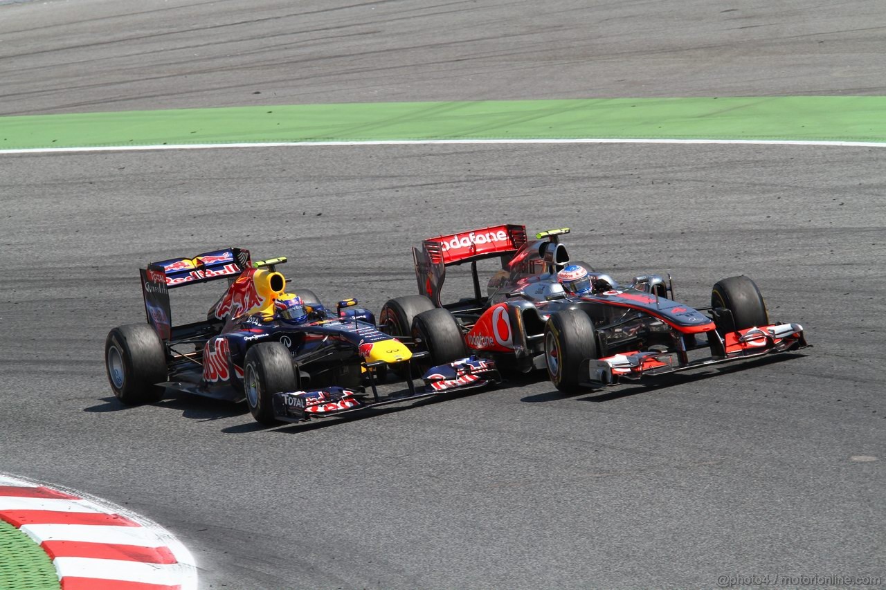 GP SPAGNA, 22.05.2011- Gara, Mark Webber (AUS), Red Bull Racing, RB7 e Jenson Button (GBR), McLaren  Mercedes, MP4-26 