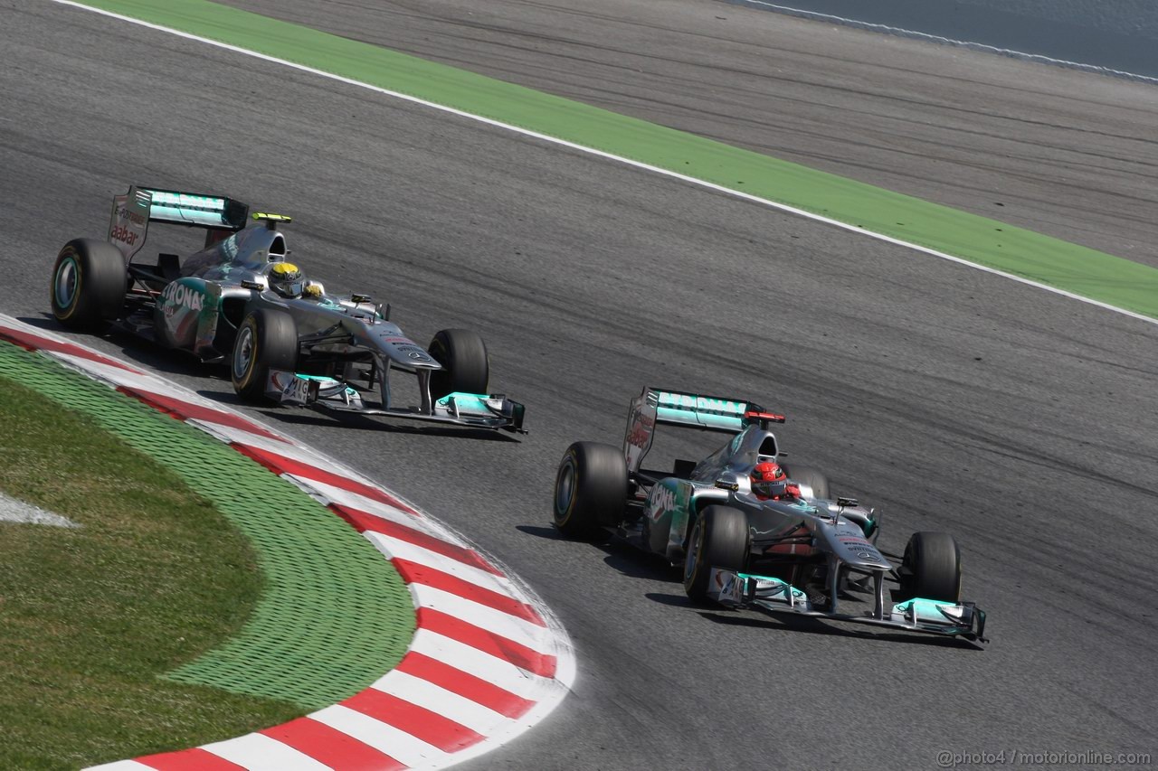 GP SPAGNA, 22.05.2011- Gara, Nico Rosberg (GER), Mercedes GP Petronas F1 Team, MGP W02 e Michael Schumacher (GER), Mercedes GP Petronas F1 Team, MGP W02 