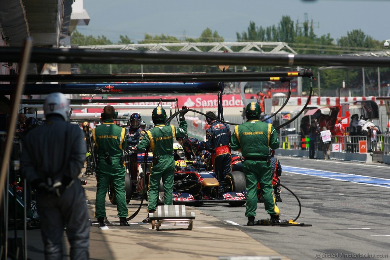 GP SPAGNA, 22.05.2011- Gara, Pit Stop, Jaime Alguersuari (SPA), Scuderia Toro Rosso, STR6 