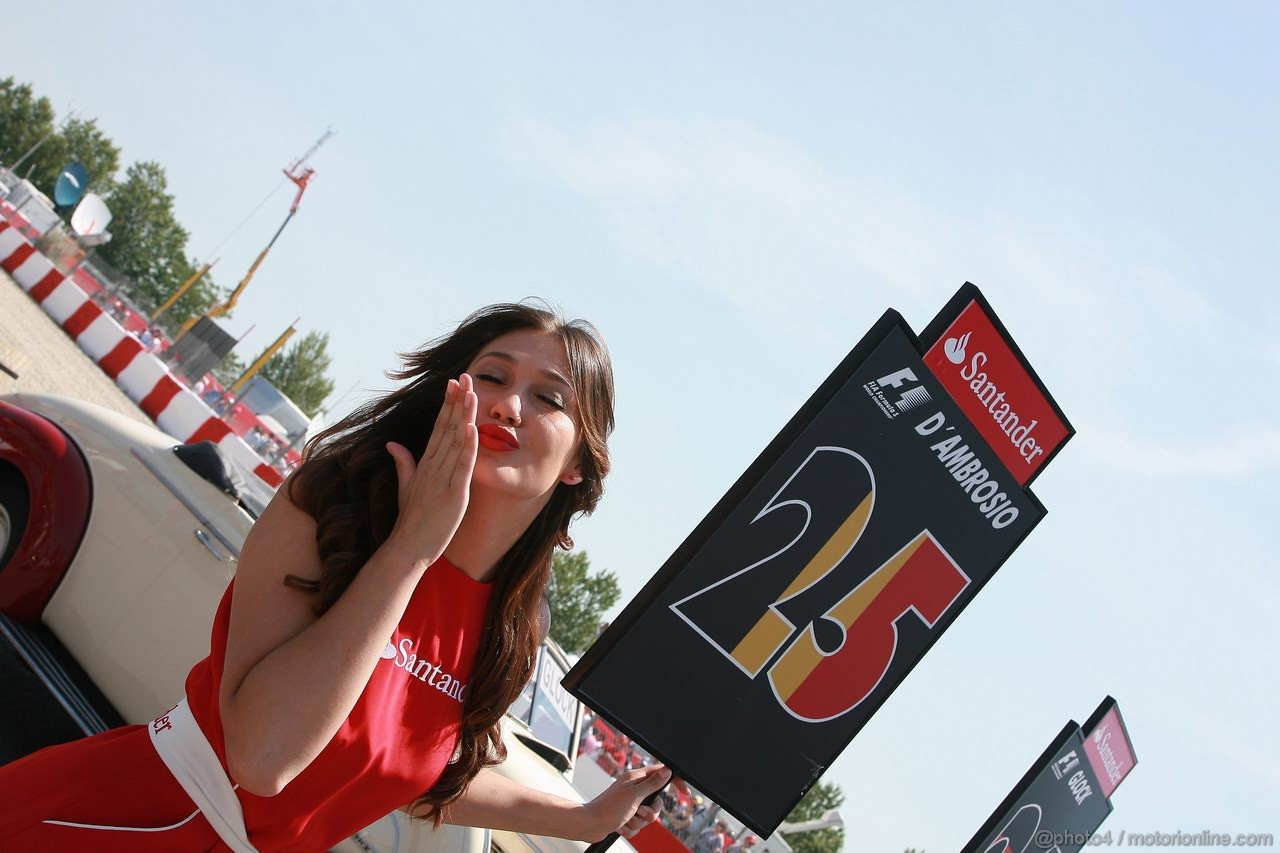 GP SPAGNA, 22.05.2011- Gara, grid girl, pitbabes
