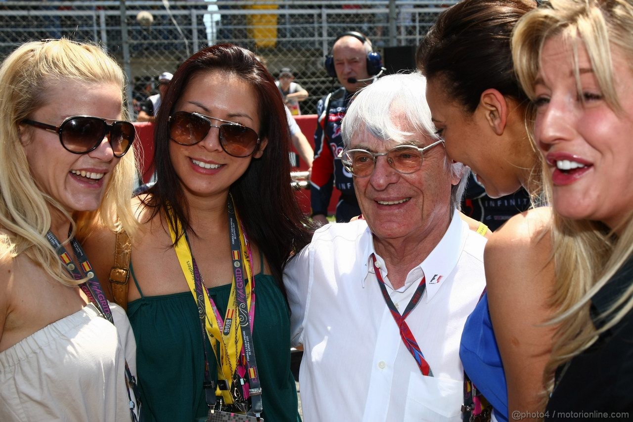 GP SPAGNA, 22.05.2011- Gara, Bernie Ecclestone (GBR), President e CEO of Formula One Management e girls