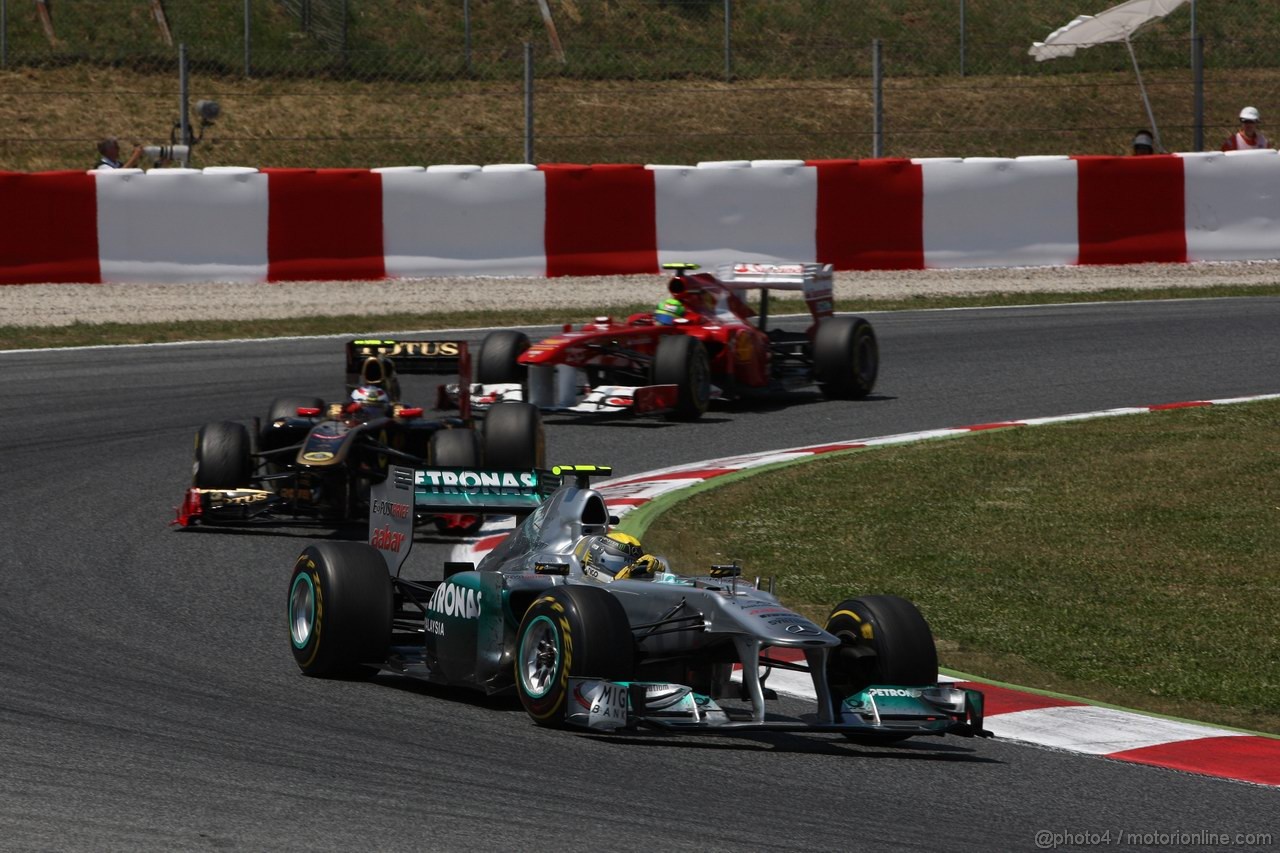 GP SPAGNA, 22.05.2011- Gara, Nico Rosberg (GER), Mercedes GP Petronas F1 Team, MGP W02 davanti a Vitaly Petrov (RUS), Lotus Renault GP, R31 