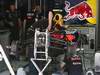 GP SPAGNA, 19.05.2011- Mechanics Red Bull Racing work on the car