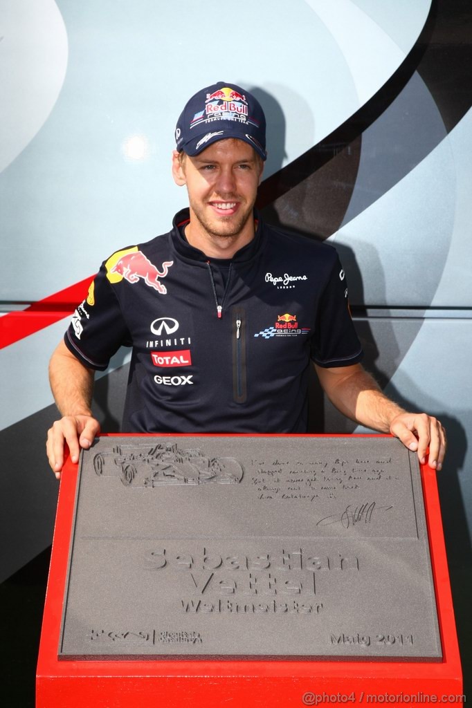 GP SPAGNA, 21.05.2011- Sebastian Vettel (GER), Red Bull Racing, honoured at the circuit with a plaque
