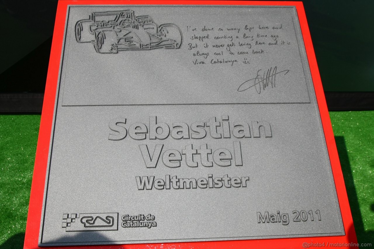 GP SPAGNA, 21.05.2011- Sebastian Vettel (GER), Red Bull Racing, honoured at the circuit with a plaque