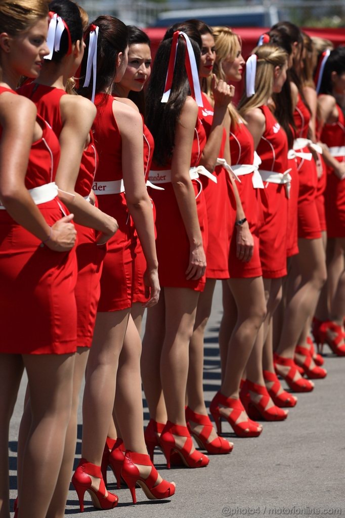 GP SPAGNA, 21.05.2011- grid girl, pitbabess 
