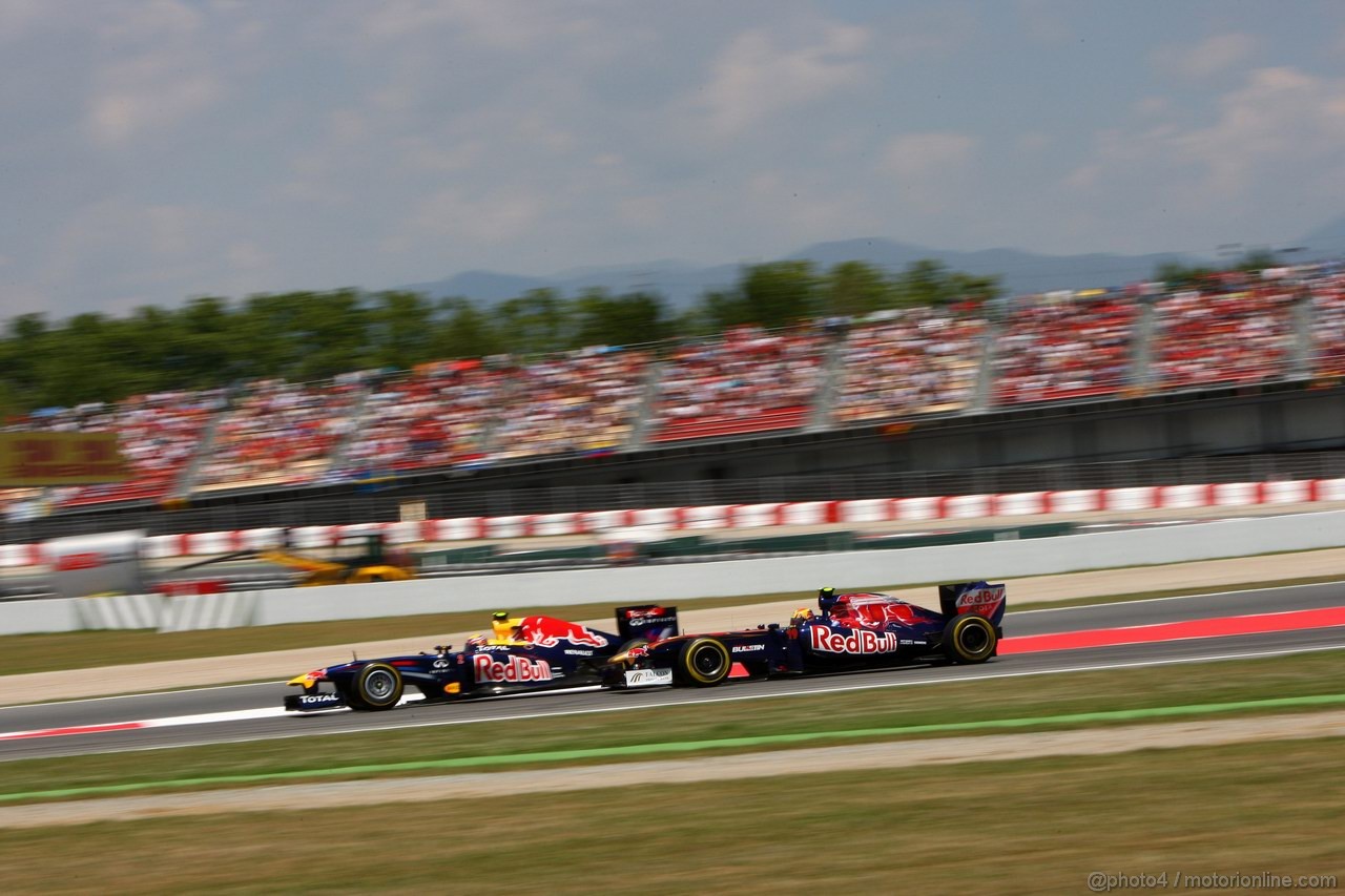 GP SPAGNA, 21.05.2011- Qualifiche, Mark Webber (AUS), Red Bull Racing, RB7 e Jaime Alguersuari (SPA), Scuderia Toro Rosso, STR6 