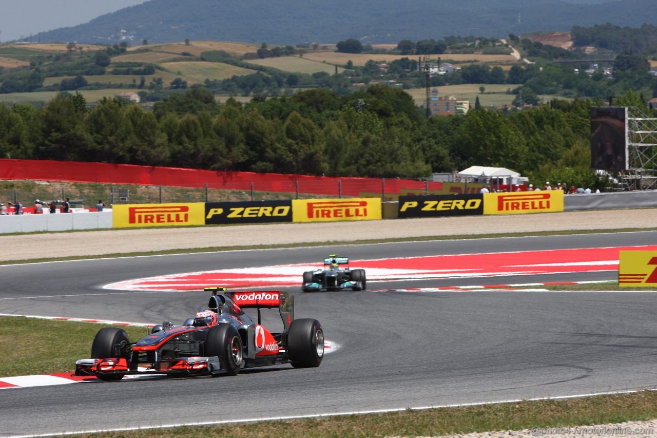 GP SPAGNA, 21.05.2011- Qualifiche, Jenson Button (GBR), McLaren  Mercedes, MP4-26 davanti a Nico Rosberg (GER), Mercedes GP Petronas F1 Team, MGP W02 