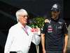 GP SPAGNA, 21.05.2011- Sebastian Vettel (GER), Red Bull Racing, honoured at the circuit with a plaqe, Sebastian Vettel (GER), Red Bull Racing, RB7 e Bernie Ecclestone (GBR), President e CEO of Formula One Management   