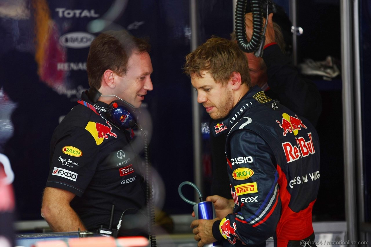 GP SPAGNA, 20.05.2011- Prove Libere 1, Venerdi', Christian Horner (GBR), Red Bull Racing, Sporting Director e Sebastian Vettel (GER), Red Bull Racing, RB7 