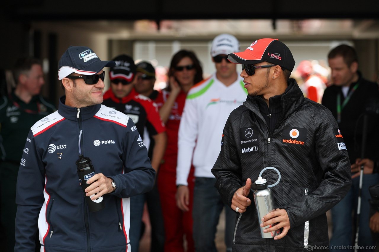 GP TURCHIA, 08.05.2011- Rubens Barrichello (BRA), Williams FW33 e Lewis Hamilton (GBR), McLaren  Mercedes, MP4-26 