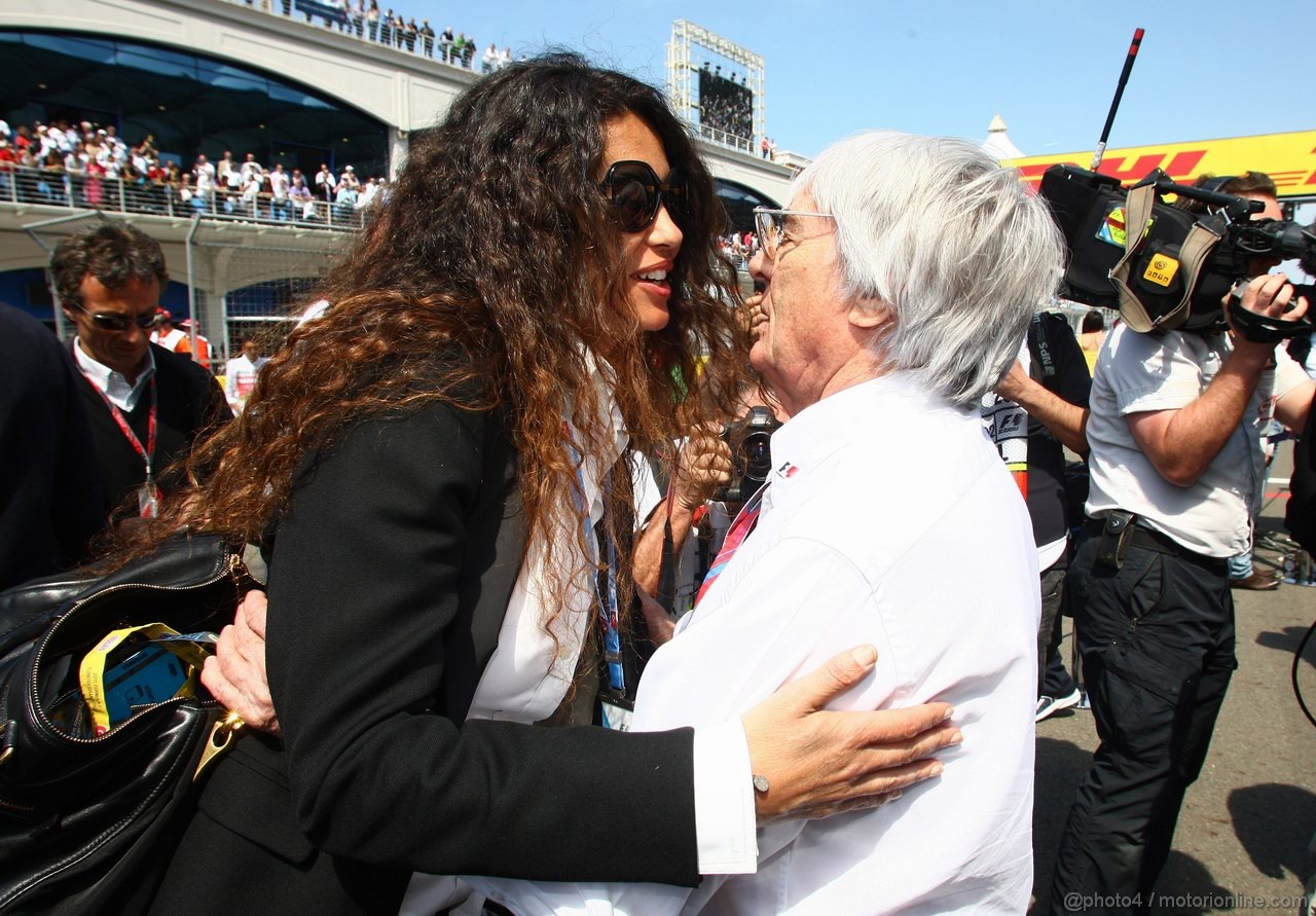 GP TURCHIA, 08.05.2011- Gara, Afef Jnifen (TUN), wife of Marco Tronchetti Provera (ITA), Pirelli's President e Bernie Ecclestone (GBR), President e CEO of Formula One Management  