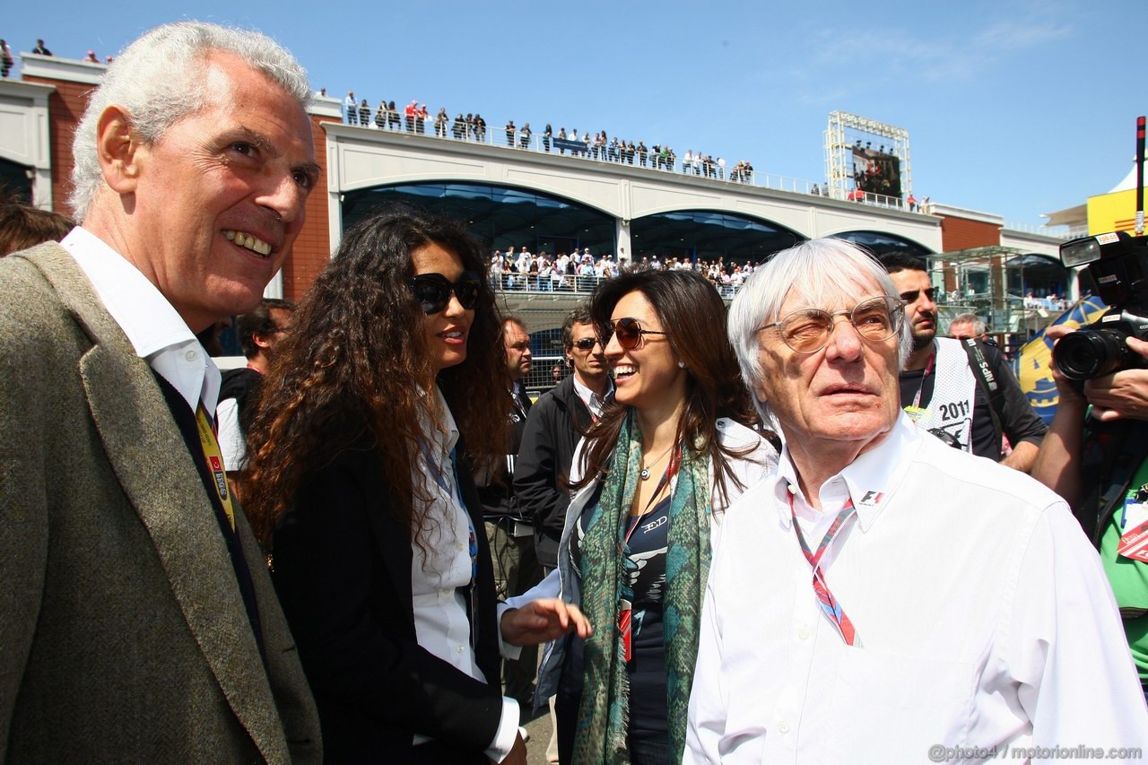 GP TURCHIA, 08.05.2011- Gara, Marco Tronchetti Provera (ITA), Pirelli's President, Afef Jnifen, wife of Marco Tronchetti Provera (ITA), Pirelli's President, Fabiana Flosi (BRA) Brazilian Grand Prix Vice-President of Marketing e girlfriend of Bernie Ecclestone e Bernie Ecclestone (GBR), President e CEO of Formula One Management  