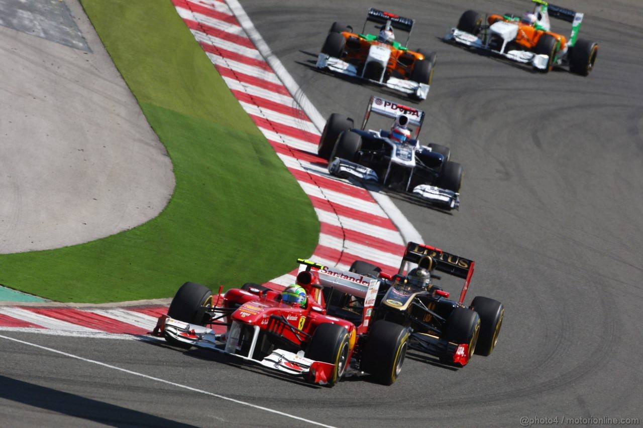 GP TURCHIA, 08.05.2011- Gara, Felipe Massa (BRA), Ferrari, F-150 Italia davanti a Nick Heidfeld (GER) Lotus Renault GP R31  