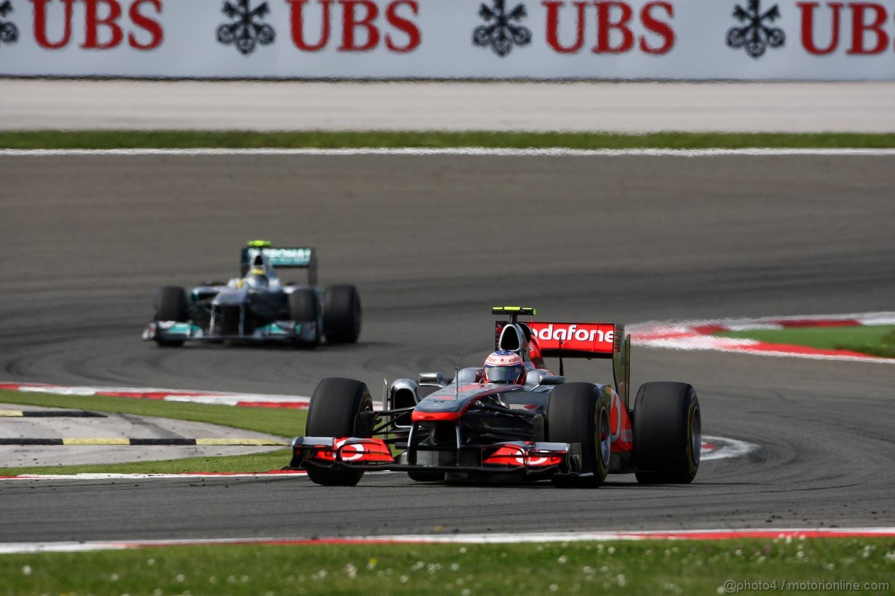 GP TURCHIA, 08.05.2011- Gara, Jenson Button (GBR), McLaren  Mercedes, MP4-26 davanti a Nico Rosberg (GER), Mercedes GP Petronas F1 Team, MGP W02 