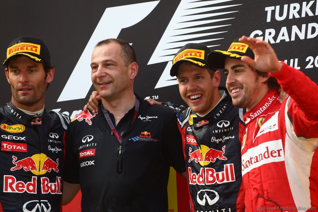 GP TURCHIA, 08.05.2011- Gara, Sebastian Vettel (GER), Red Bull Racing, RB7 vincitore, Mark Webber (AUS), Red Bull Racing, RB7 secondo e Fernando Alonso (ESP), Ferrari, F-150 Italia terzo 