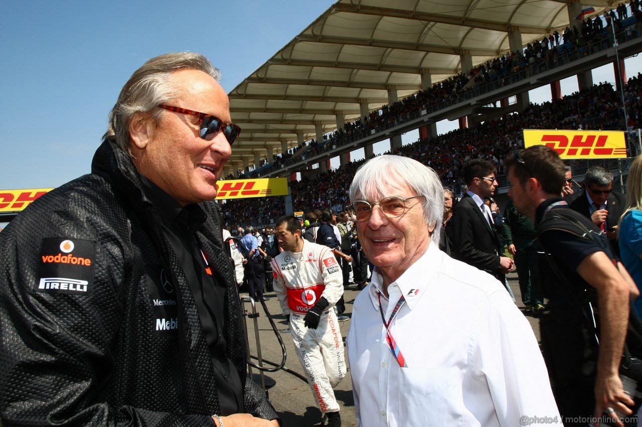 GP TURCHIA, 08.05.2011- Gara, Mansour Ojeh, Commercial Director of the TAG McLaren e Bernie Ecclestone (GBR), President e CEO of Formula One Management  