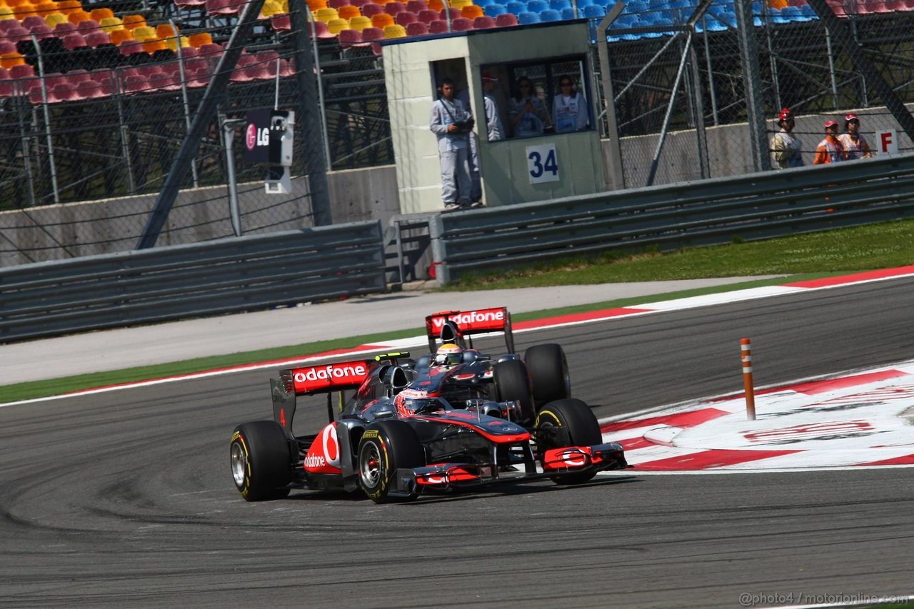 GP TURCHIA, 08.05.2011- Gara, Jenson Button (GBR), McLaren  Mercedes, MP4-26 davanti a Lewis Hamilton (GBR), McLaren  Mercedes, MP4-26 