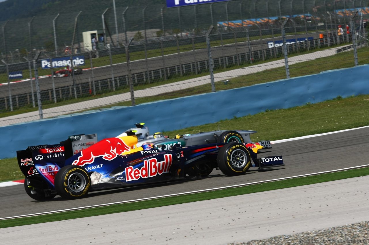 GP TURCHIA, 08.05.2011- Gara, Mark Webber (AUS), Red Bull Racing, RB7 e Nico Rosberg (GER), Mercedes GP Petronas F1 Team, MGP W02 