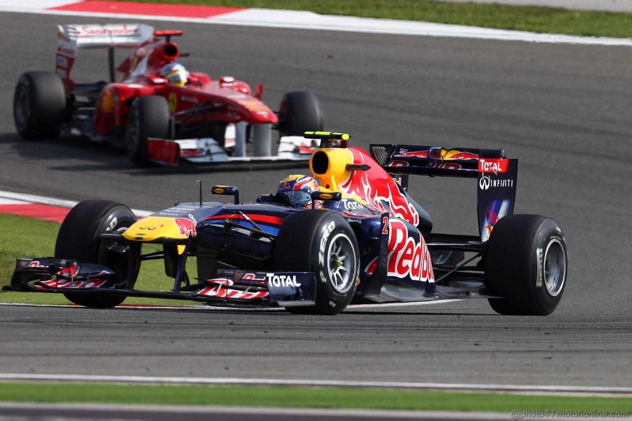 GP TURCHIA, 08.05.2011- Gara, Mark Webber (AUS), Red Bull Racing, RB7 davanti a Fernando Alonso (ESP), Ferrari, F-150 Italia 