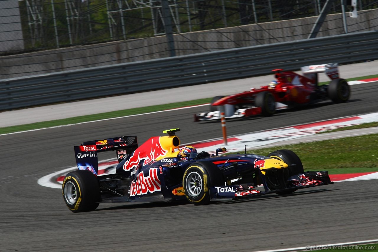 GP TURCHIA, 08.05.2011- Gara, Mark Webber (AUS), Red Bull Racing, RB7 davanti a Fernando Alonso (ESP), Ferrari, F-150 Italia 