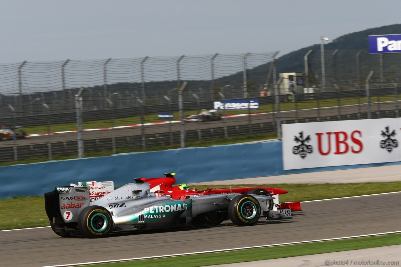 GP TURCHIA, 08.05.2011- Gara, Felipe Massa (BRA), Ferrari, F-150 Italia e Michael Schumacher (GER), Mercedes GP Petronas F1 Team, MGP W02 