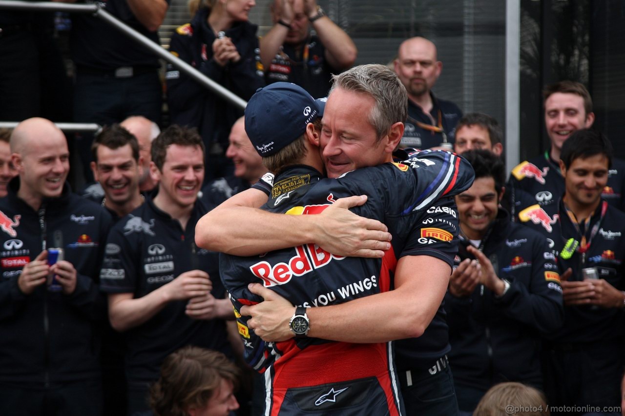 GP TURCHIA, 08.05.2011- Gara, Festeggiamenti, Sebastian Vettel (GER), Red Bull Racing, RB7 vincitore 