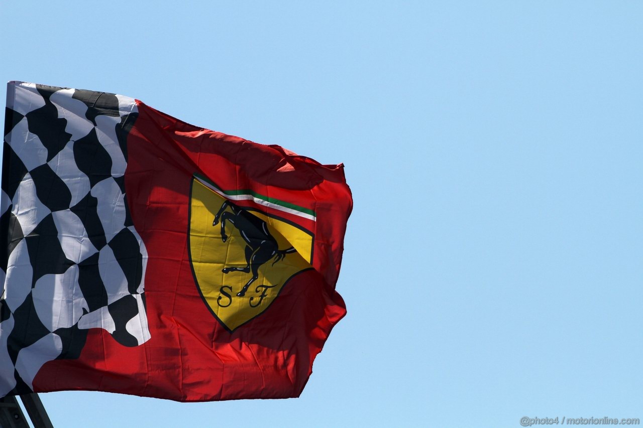 GP TURCHIA, 07.05.2011- Prove Libere 3, Sabato, Ferrari flag