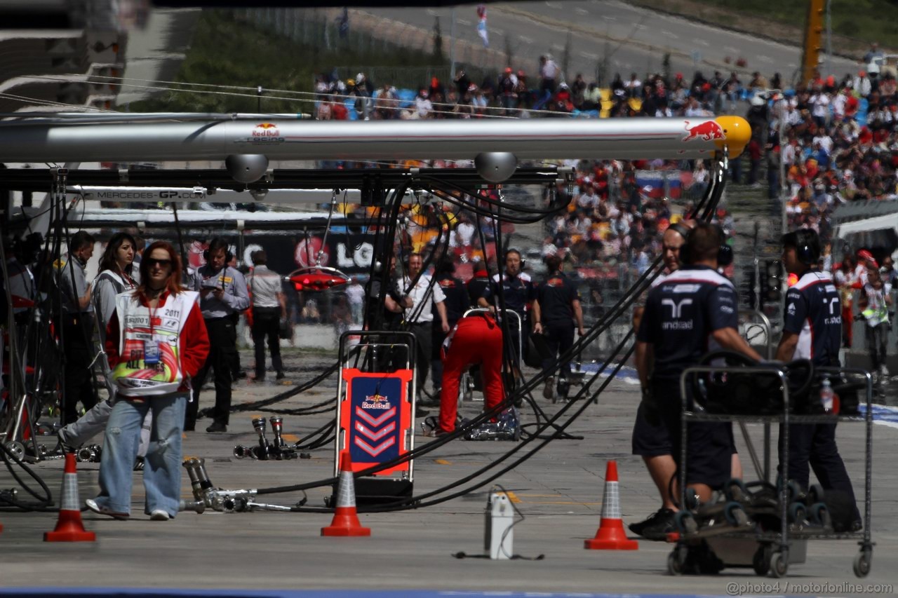 GP TURCHIA, 07.05.2011- Qualifiche, Pit lane
