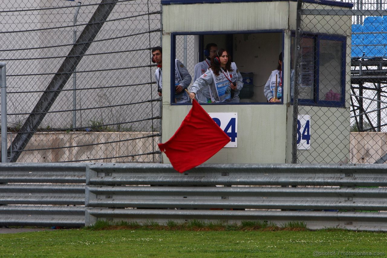 GP TURCHIA, 06.05.2011- Prove Libere 1, Venerdi', Flag red after the crash with Sebastian Vettel (GER), Red Bull Racing, RB7 