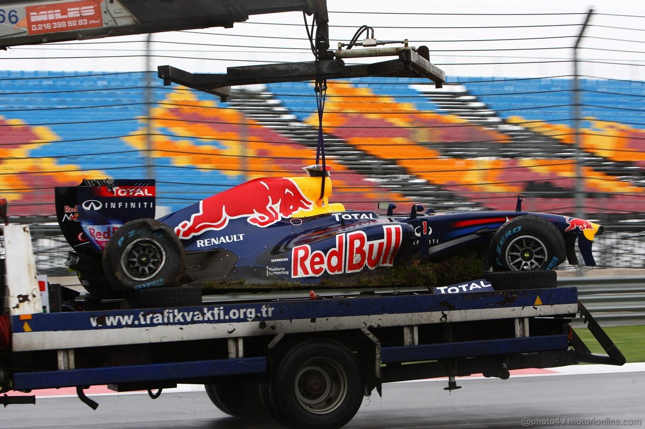 GP TURCHIA, 06.05.2011- Prove Libere 1, Venerdi', Sebastian Vettel (GER), Red Bull Racing, RB7 after crash 