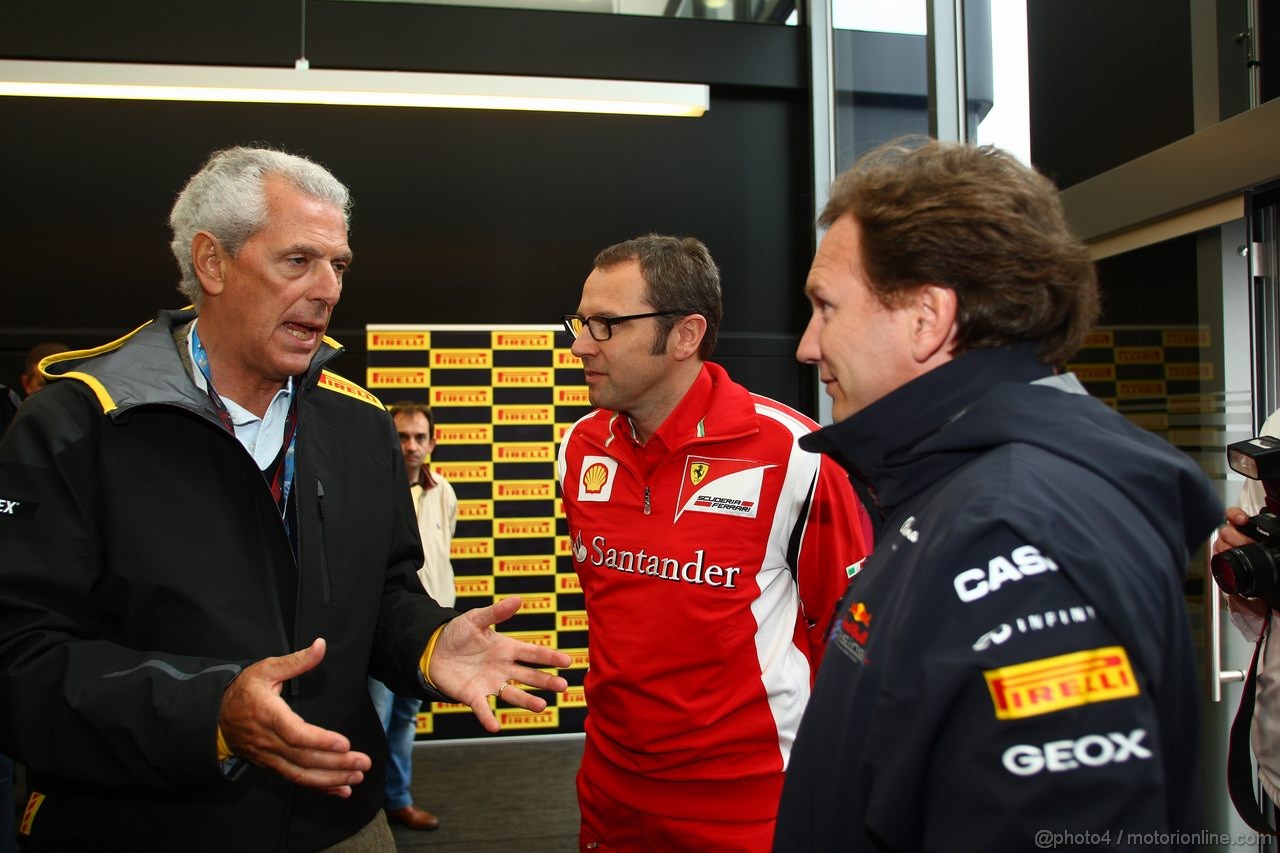 GP TURCHIA, 06.05.2011- Marco Tronchetti Provera (ITA), Pirelli's President e Stefano Domenicali (ITA), Head of the Gestione Sportiva e Christian Horner (GBR), Red Bull Racing, Sporting Director 