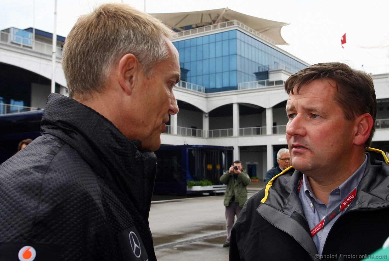 GP TURCHIA, 06.05.2011- Martin Whitmarsh (GBR), Chief Executive Officer Mclaren e Paul Hembery, Pirelli Motorspor Director