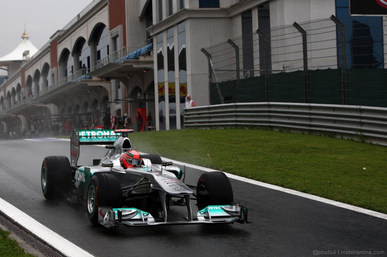 GP TURCHIA, 06.05.2011- Prove Libere 1, Venerdi', Michael Schumacher (GER), Mercedes GP Petronas F1 Team, MGP W02 