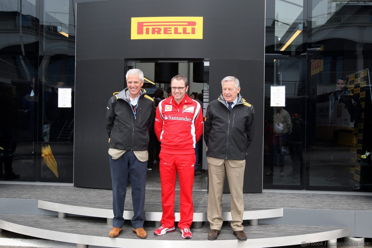 GP TURCHIA, 06.05.2011- Stefano Domenicali (ITA), Head of the Gestione Sportiva with Marco Tronchetti Provera (ITA), Pirelli's President e Francesco Gori (ITA), Pirelli's CEO