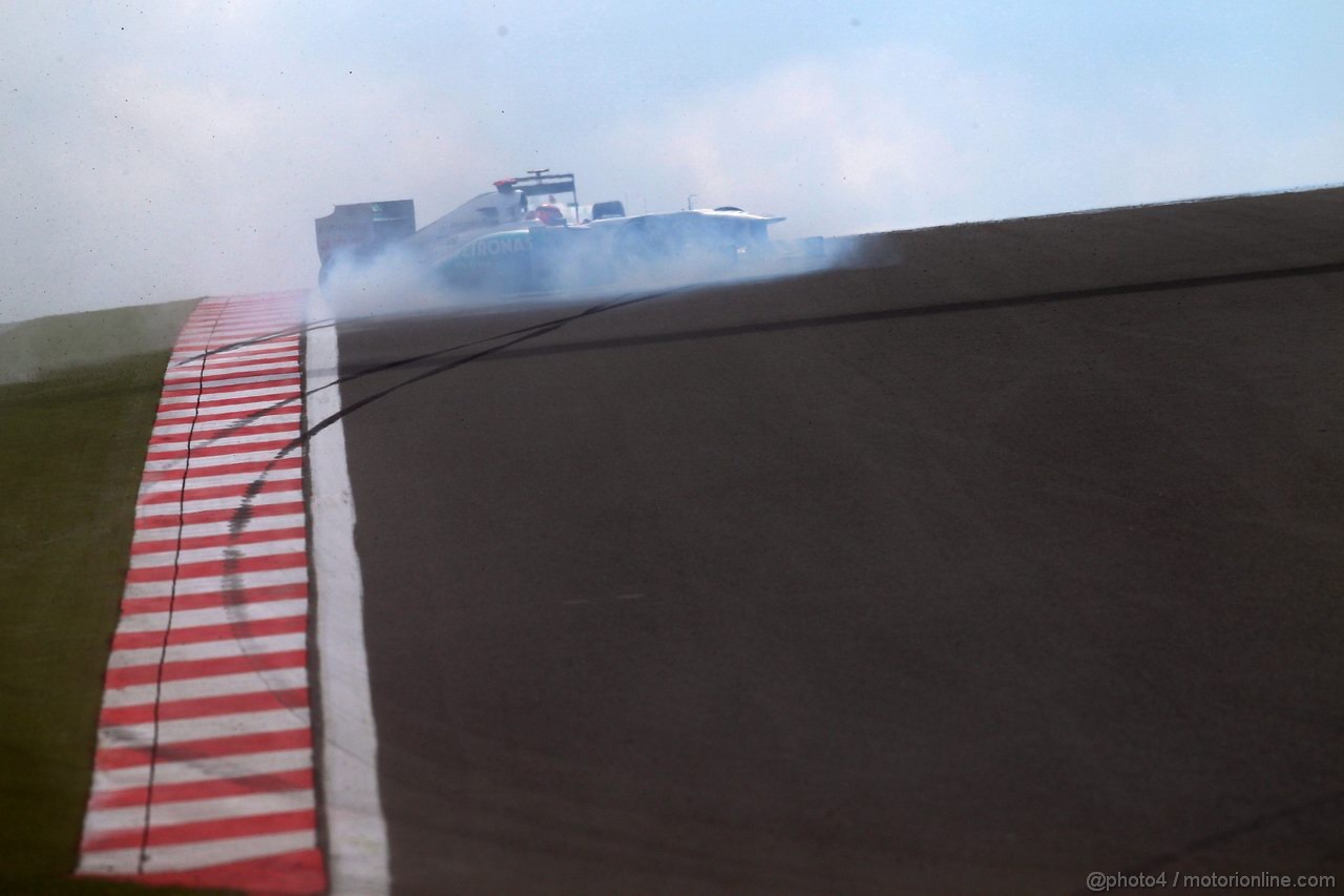 GP TURCHIA, 06.05.2011- Venerdi' Practice, Michael Schumacher (GER), Mercedes GP Petronas F1 Team, MGP W02 spins