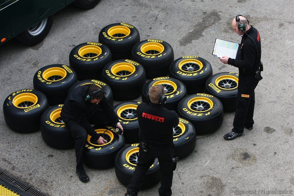 Jerez Test Febbraio 2011, 13.02.2011- Tyres Pirelli 