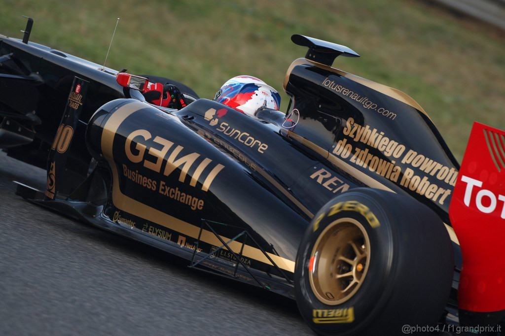 Jerez Test Febbraio 2011, Vitaly Petrov (RUS), Lotus Renault GP, R31 with messafr for Robert Kubica (POL), Lotus Renault GP, R31 