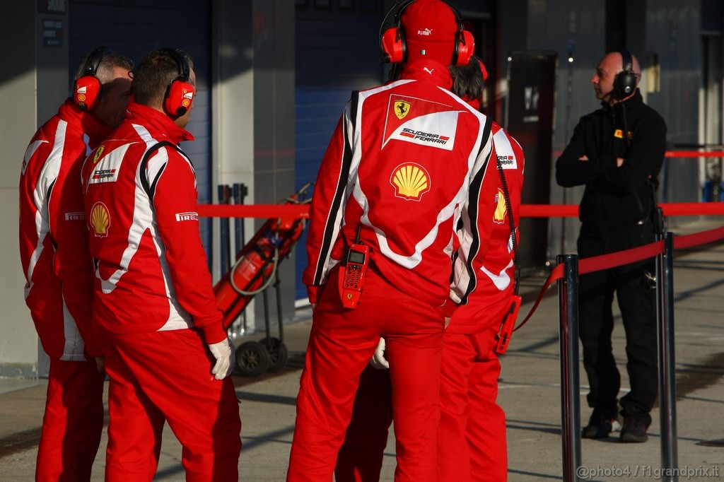 Jerez Test Febbraio 2011, 10/2/2011- Staff Ferrari e Pirelli