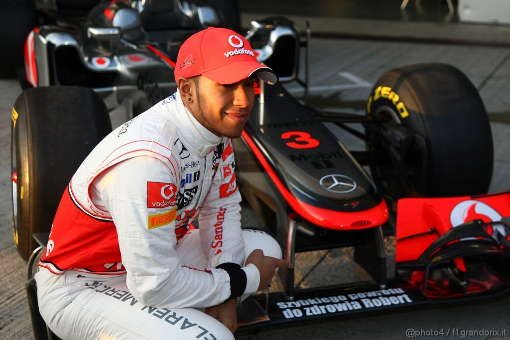 Jerez Test Febbraio 2011, 10/2/201- Lewis Hamilton (GBR), McLaren  Mercedes, MP4-26 with message for Robert Kubica (POL), Lotus Renault GP, R31 