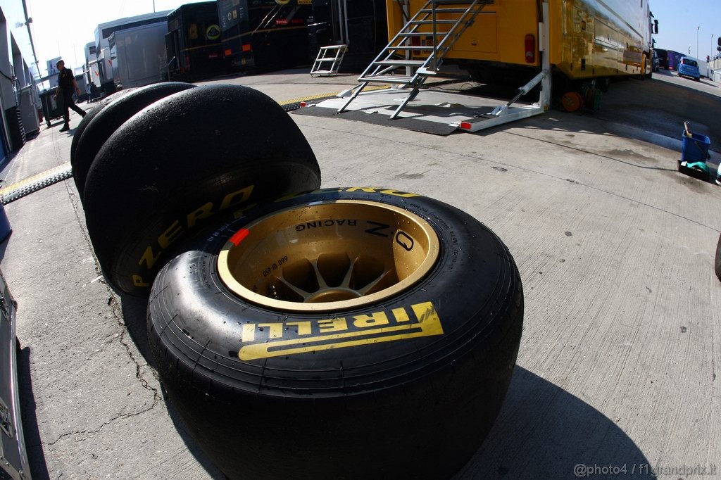 Jerez Test Febbraio 2011, 10/2/2011- Tyres Pirelli 