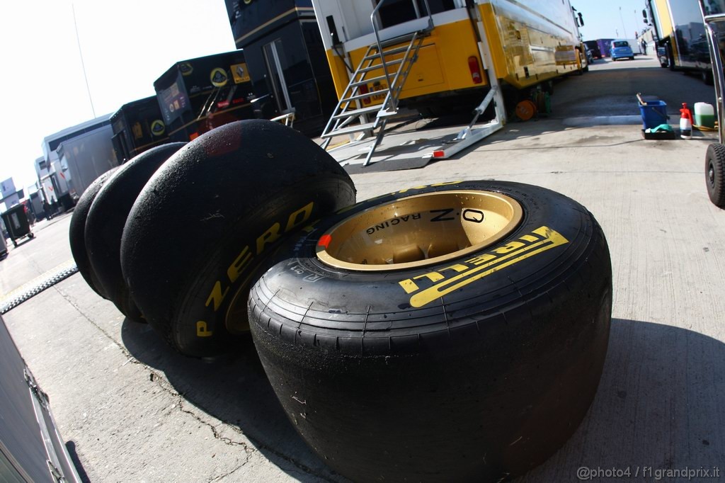 Jerez Test Febbraio 2011, 10/2/2011- Tyres Pirelli 