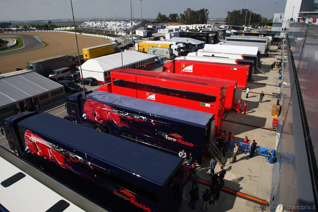 Jerez Test Febbraio 2011, 10/2/2011- Paddock
